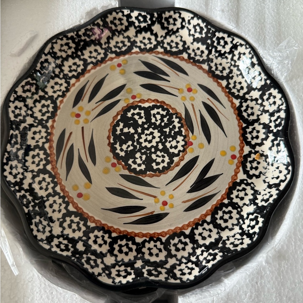 Temp-tations Old World by Tara, Black. Dessert, Pie Plates SET 4 Fluted Deep  8”